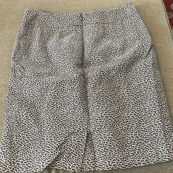 Loft Petite Leopard print skirt size 4p lined brown tan - Picture 6 of 6